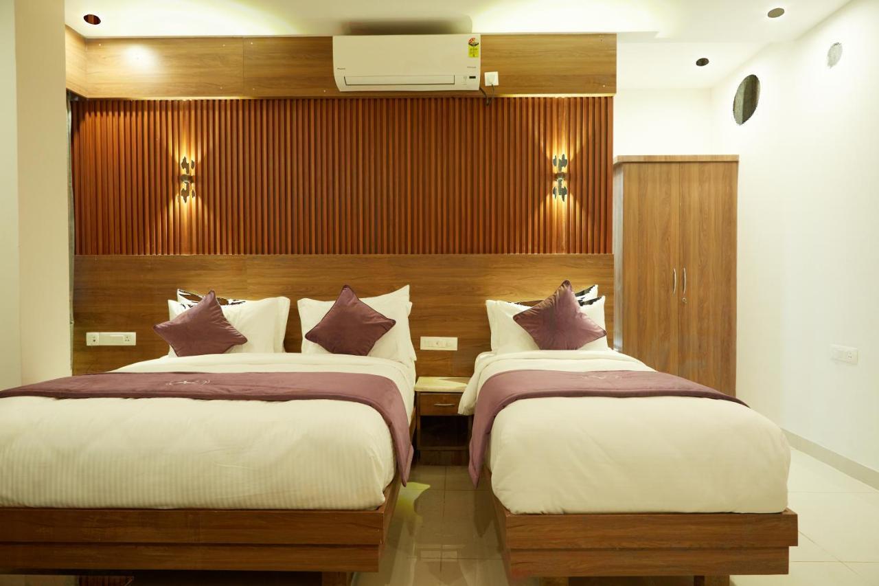 Vovo Premier Hotel Бангалор Екстериор снимка