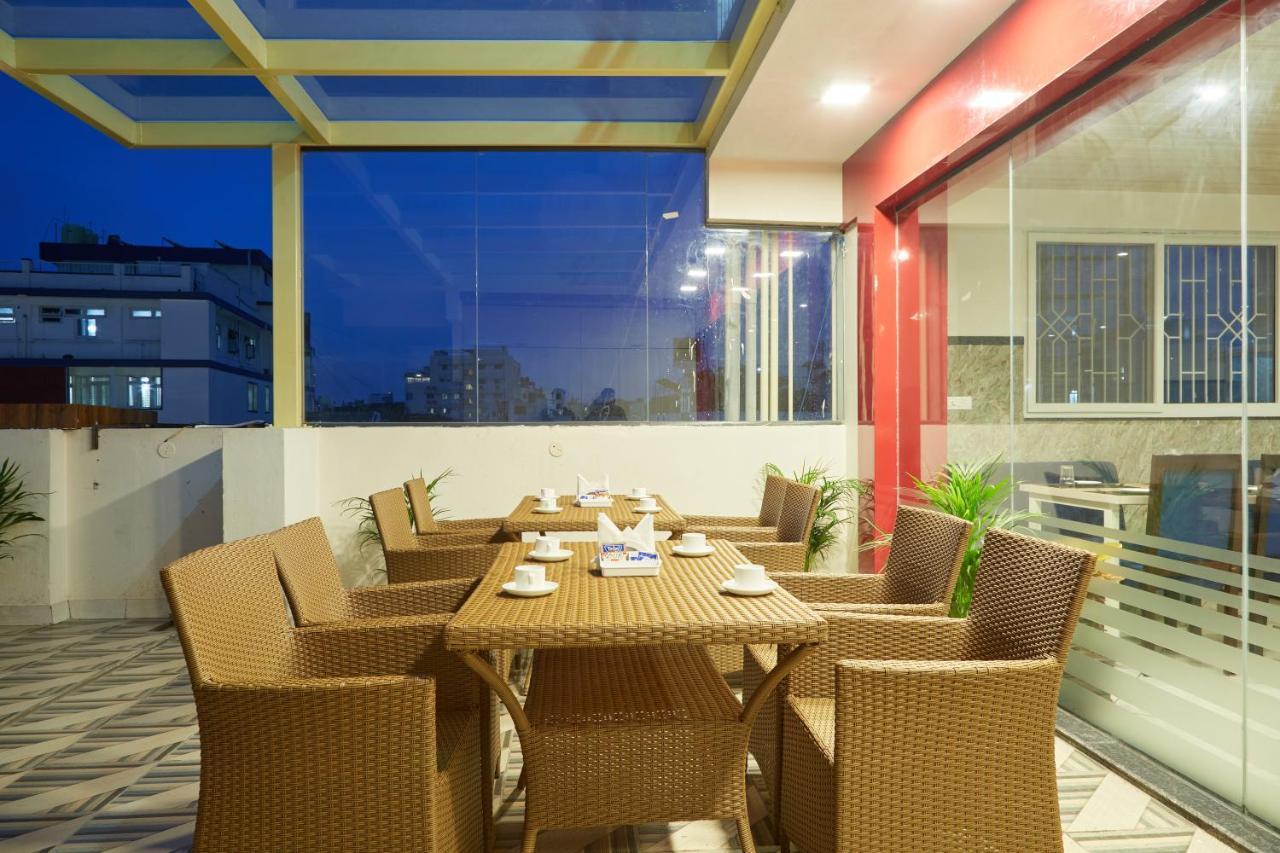 Vovo Premier Hotel Бангалор Екстериор снимка