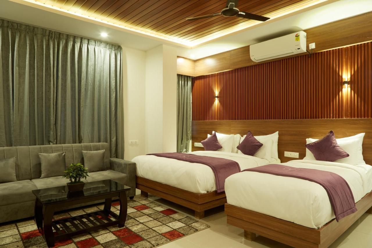 Vovo Premier Hotel Бангалор Екстериор снимка