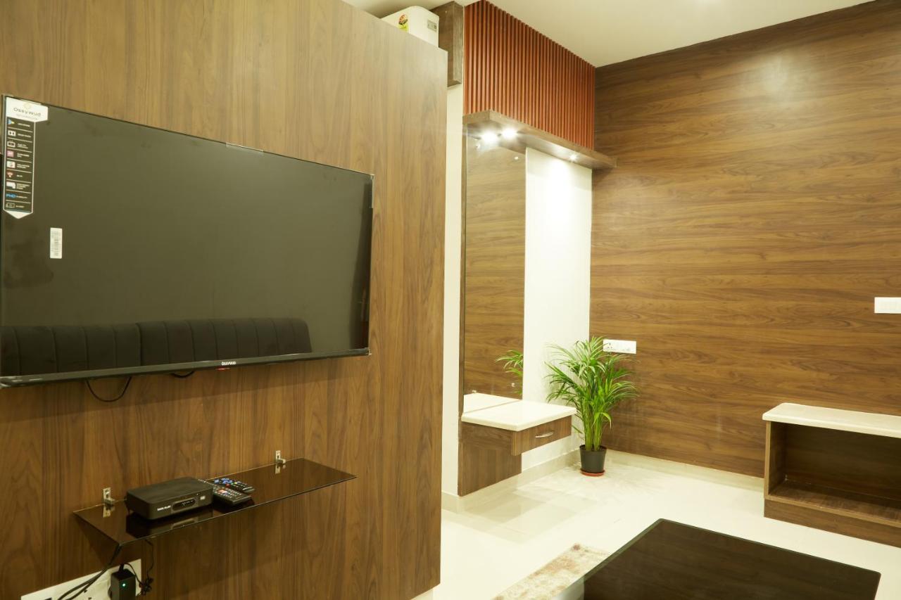 Vovo Premier Hotel Бангалор Екстериор снимка