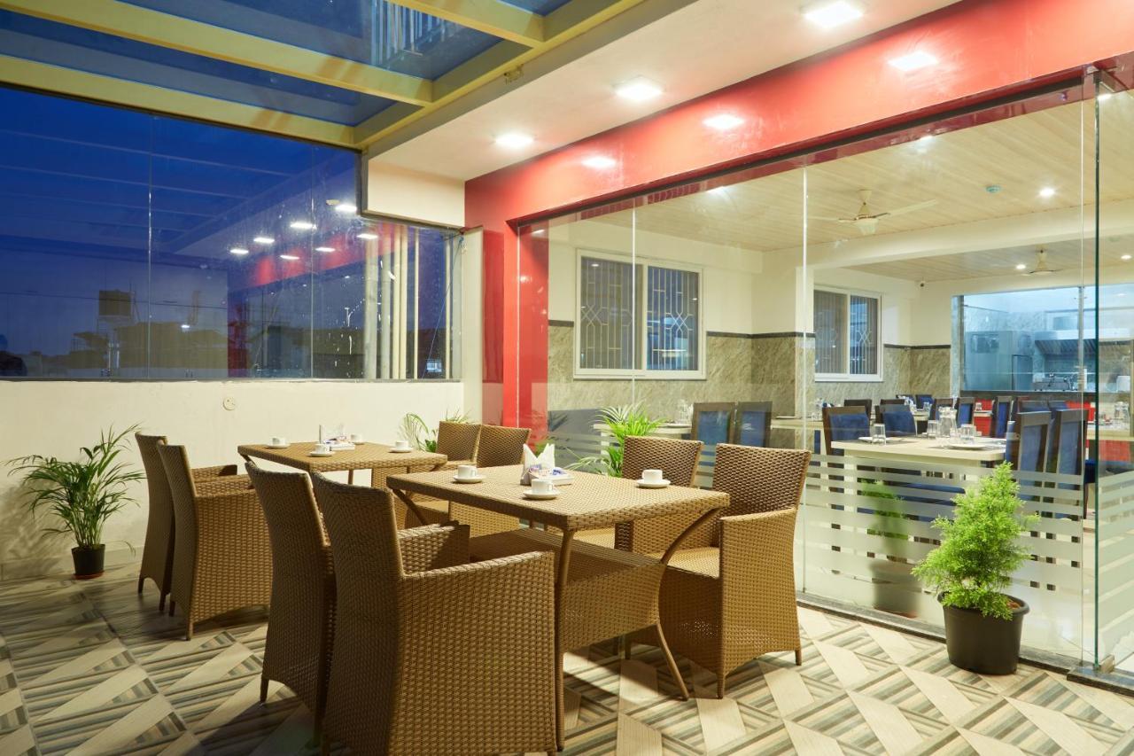 Vovo Premier Hotel Бангалор Екстериор снимка