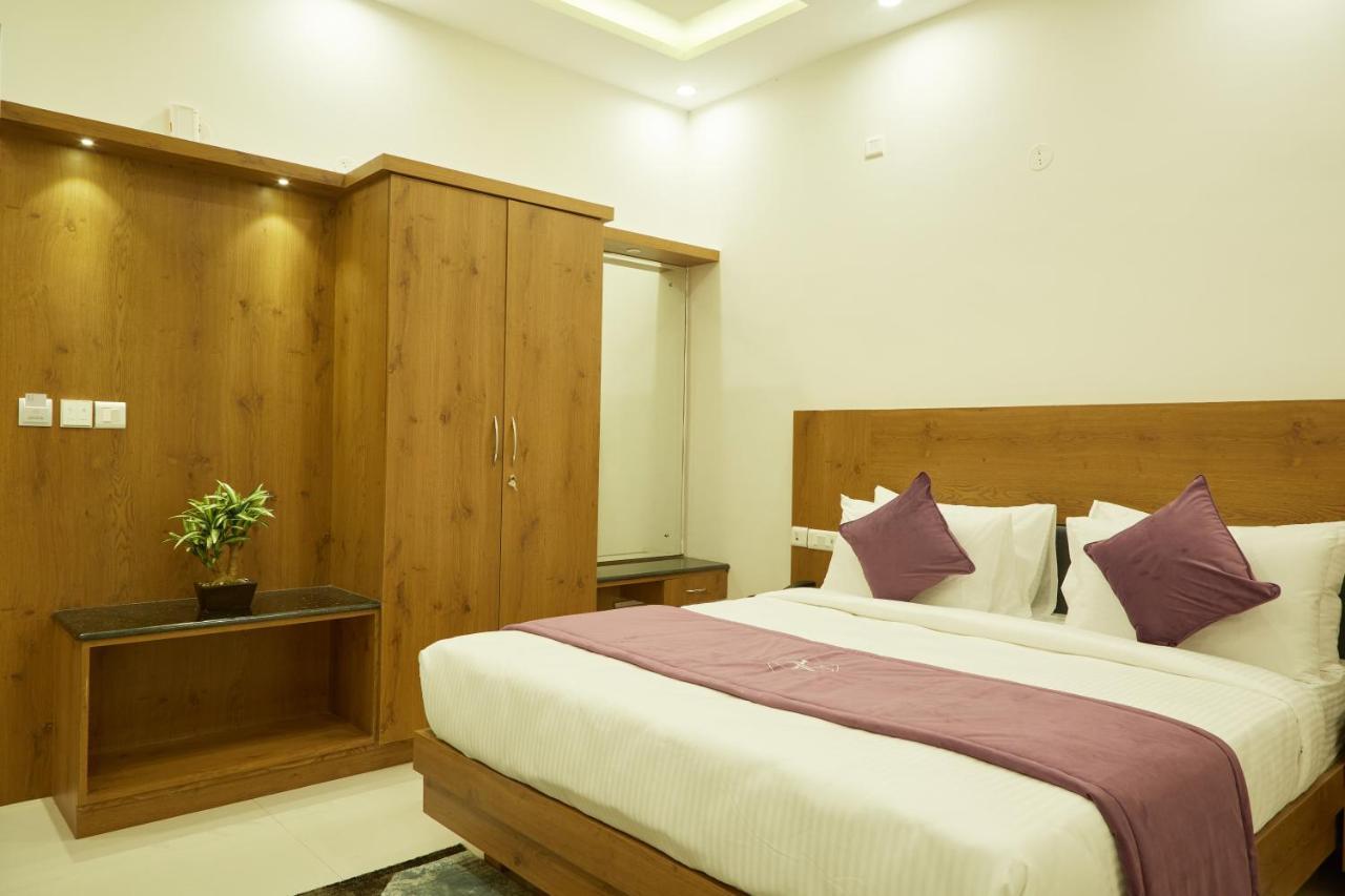 Vovo Premier Hotel Бангалор Екстериор снимка